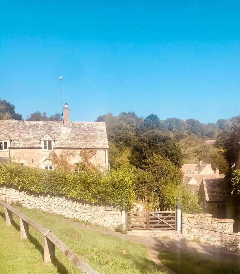 The Old Post Office Studio Apartment In A Beautiful Cotswold Village Cirencester Esterno foto