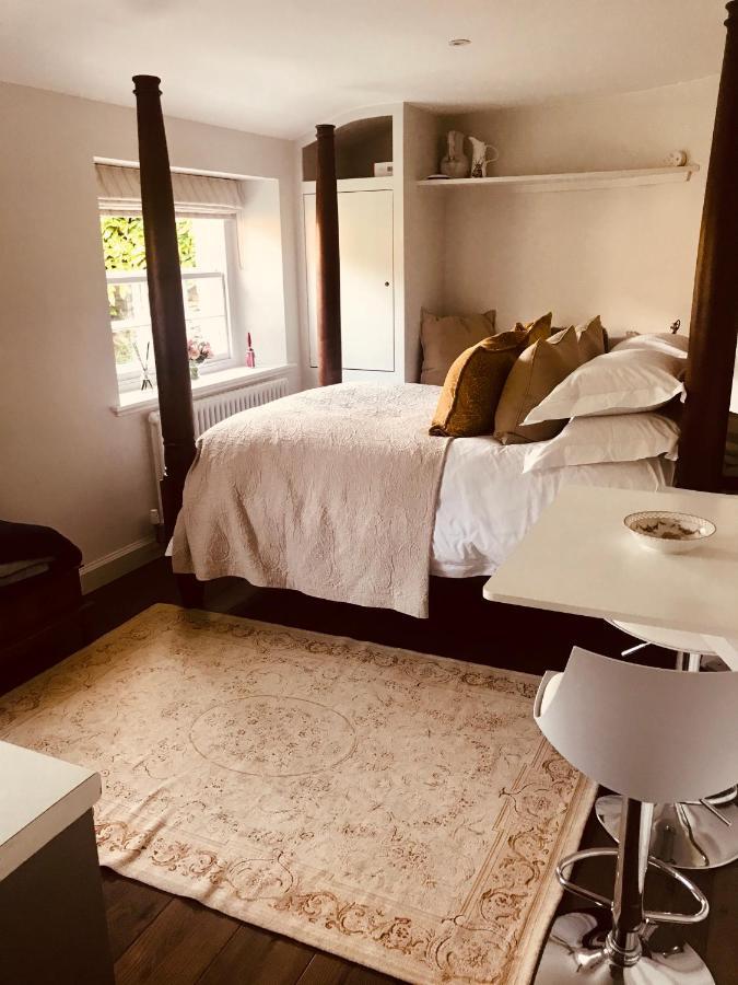 The Old Post Office Studio Apartment In A Beautiful Cotswold Village Cirencester Esterno foto