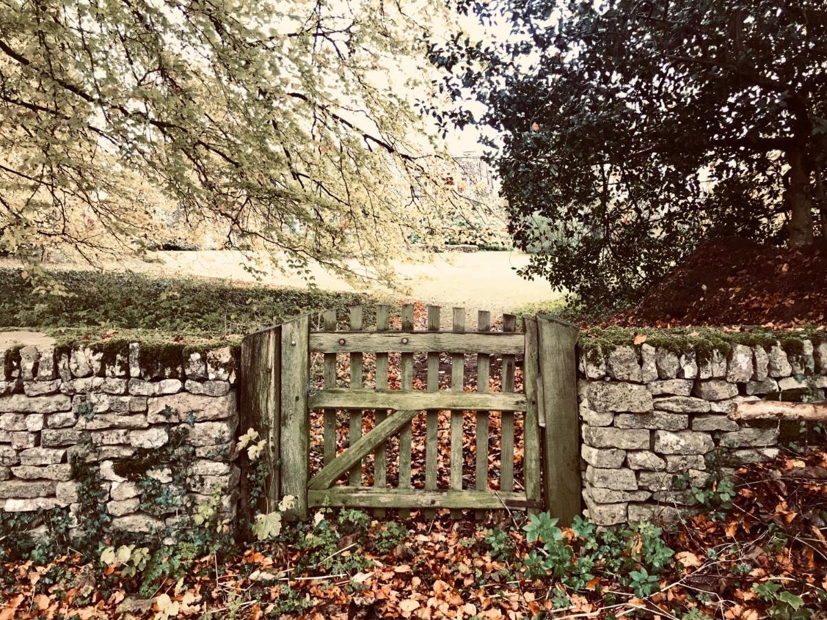 The Old Post Office Studio Apartment In A Beautiful Cotswold Village Cirencester Esterno foto