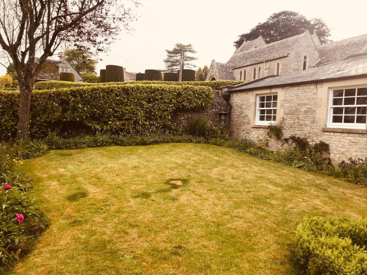 The Old Post Office Studio Apartment In A Beautiful Cotswold Village Cirencester Esterno foto