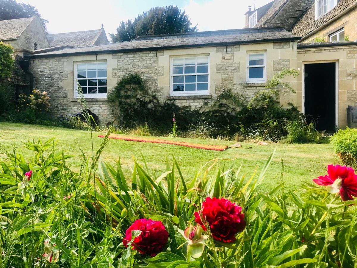 The Old Post Office Studio Apartment In A Beautiful Cotswold Village Cirencester Esterno foto