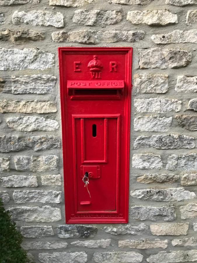 The Old Post Office Studio Apartment In A Beautiful Cotswold Village Cirencester Esterno foto